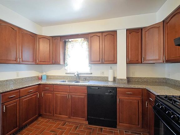 3rd image of 7906 Kenton Ave