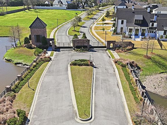 2nd image of 134 Valhalla Blvd