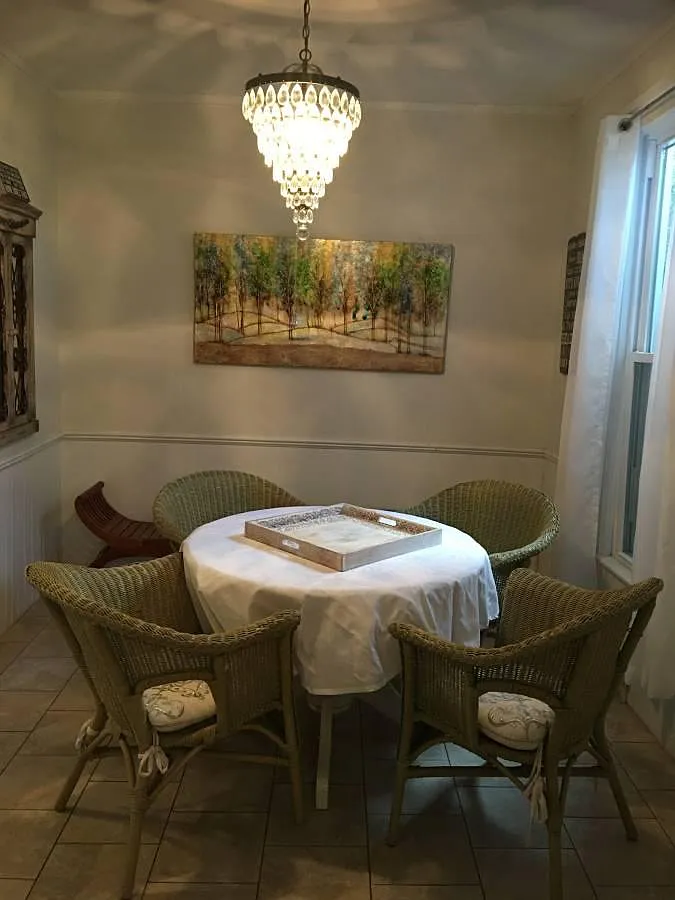 5 bed, 2300 sqft, $3,000 — Photo 2