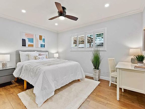 4th image of 2424 Dolphin Dr