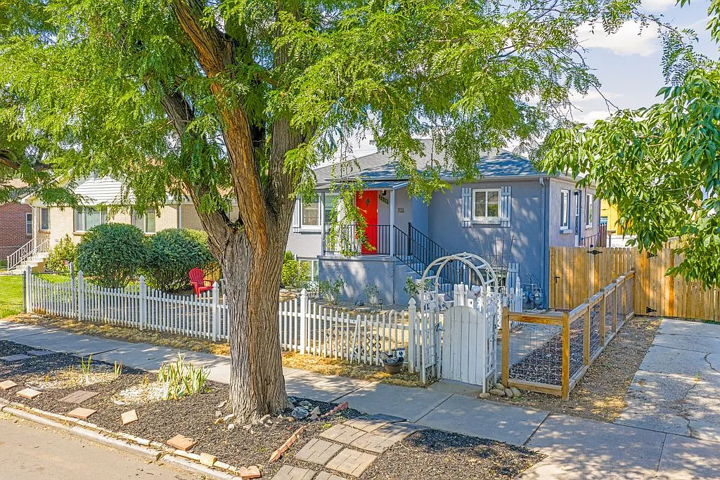 1 bed, 1000 sqft, $1,700 — Photo 1
