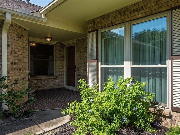 2nd image of 915 Woodfern Glen Ln