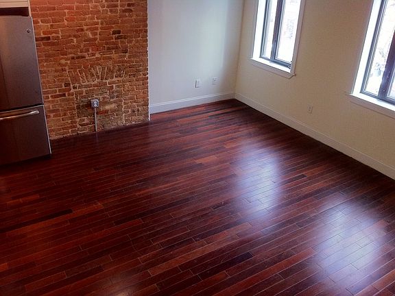 4th image of 949 Gates Ave #11