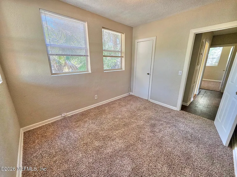 916 W 25th St — Photo 26