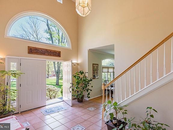 3rd image of 313 Josephs Way