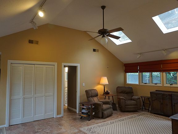 3rd image of 7003 La Vista Dr