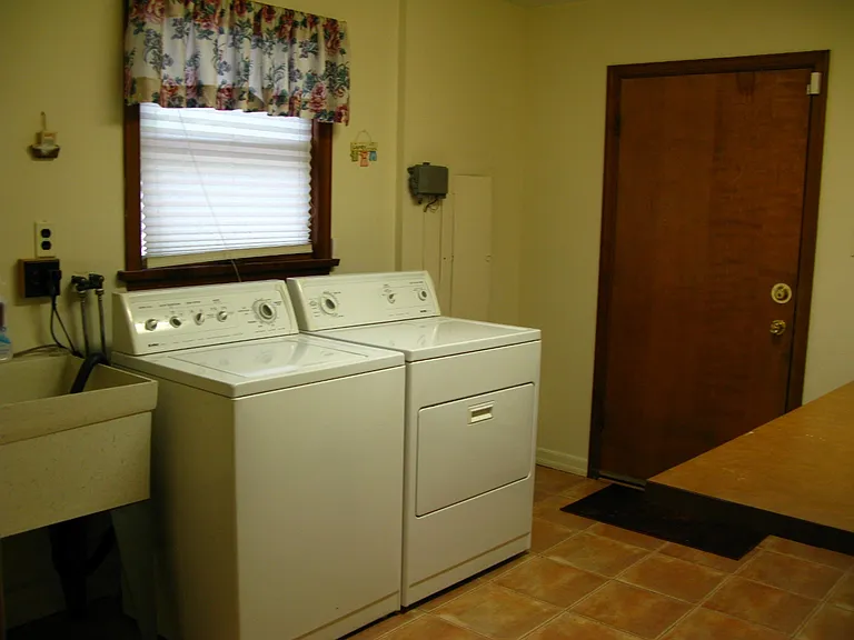 392 Hallowood Dr — Photo 29