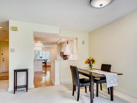 4th image of 623 Maple Park Dr