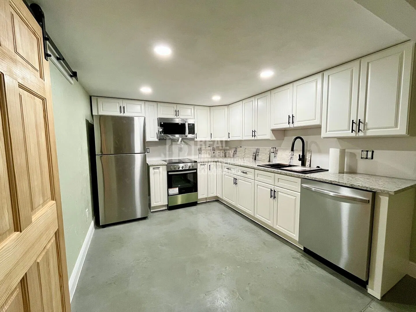 Renovated 1-Bedroom Basement Apartment with All Utilities Included — Photo 2