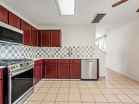 5th image of 709 Black Isle Dr
