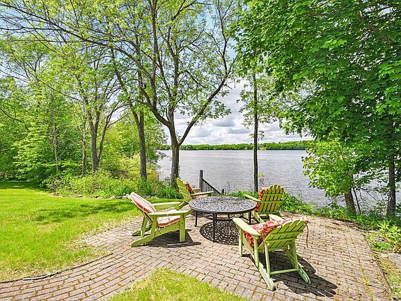 5th image of 1074 Lakeview Drive