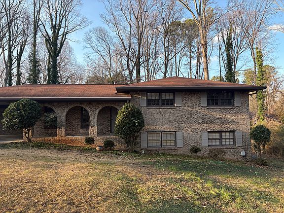 2nd image of 3711 Rainbow Cir