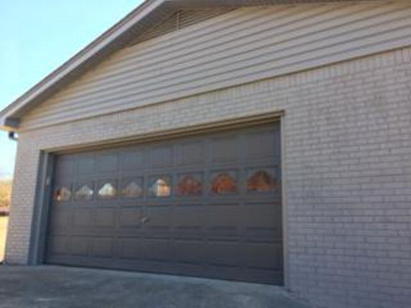 2nd image of 425 Henderson Dr