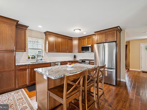 3rd image of 3726 Arlington Ave