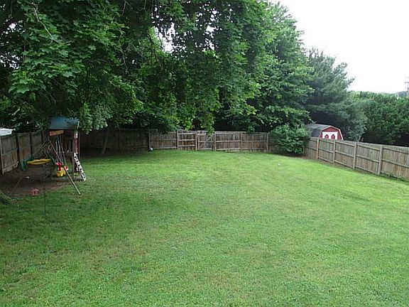 4th image of 214 Homewood Dr