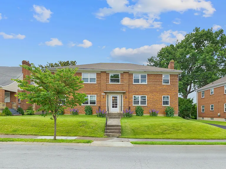 Oakley- Charming 4 family and desirable street — Photo 1