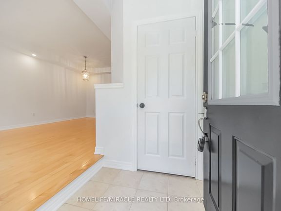 3rd image of 257 Gatwick Dr