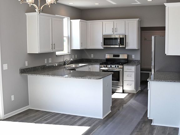 3rd image of 114 Bentley Dr