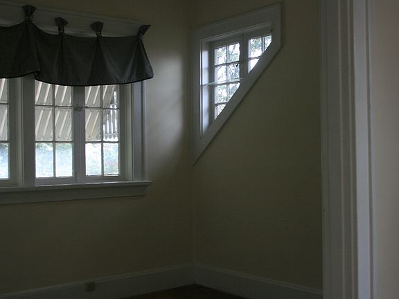 3rd image of 3563 Erie Ave
