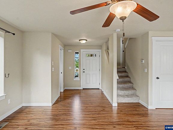 3rd image of 1542 Barnes Ave SE