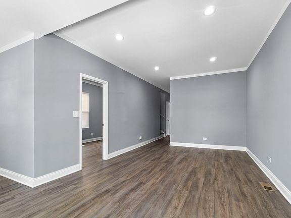 4th image of 6721 S Oakley Ave