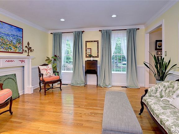 3rd image of 102 Mayfair Ln