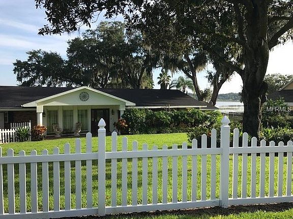 2nd image of 11121 Oleander Dr