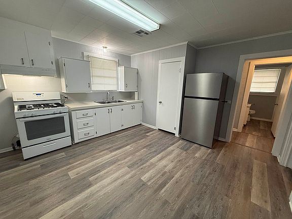 3rd image of 313 Talbot Ave
