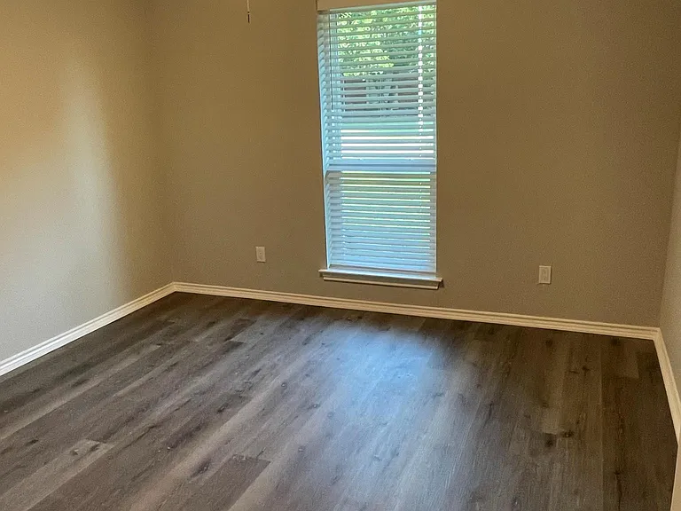 807 Rush Creek Dr — Photo 5