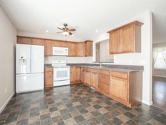 4th image of 282 Woodland Ct