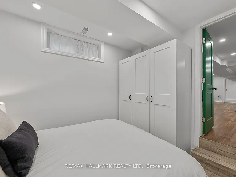 146 Roslin Ave — Photo 35