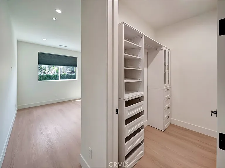 19145 Keswick St — Photo 31