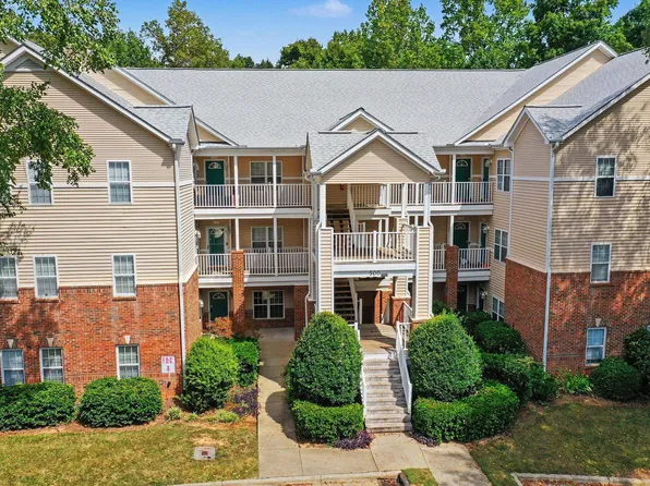 511 Glenolden Ct, Cary, NC 27513