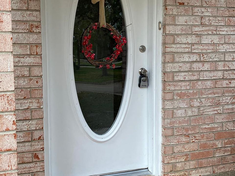 1st image of 117 Meadowbrook St