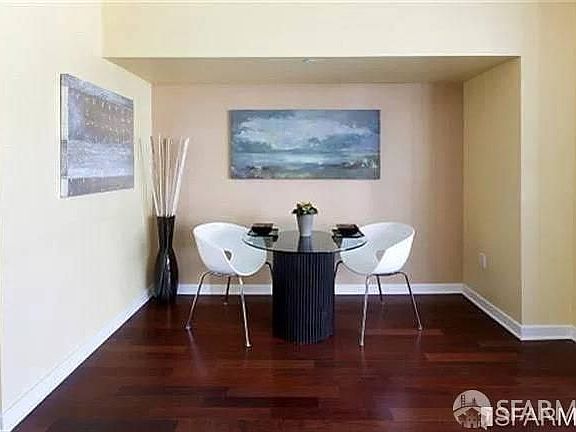 4th image of 260 King St Unit 667