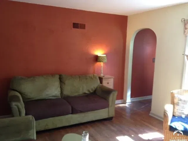 2 bed, 843 sqft, $1,350 — Photo 4