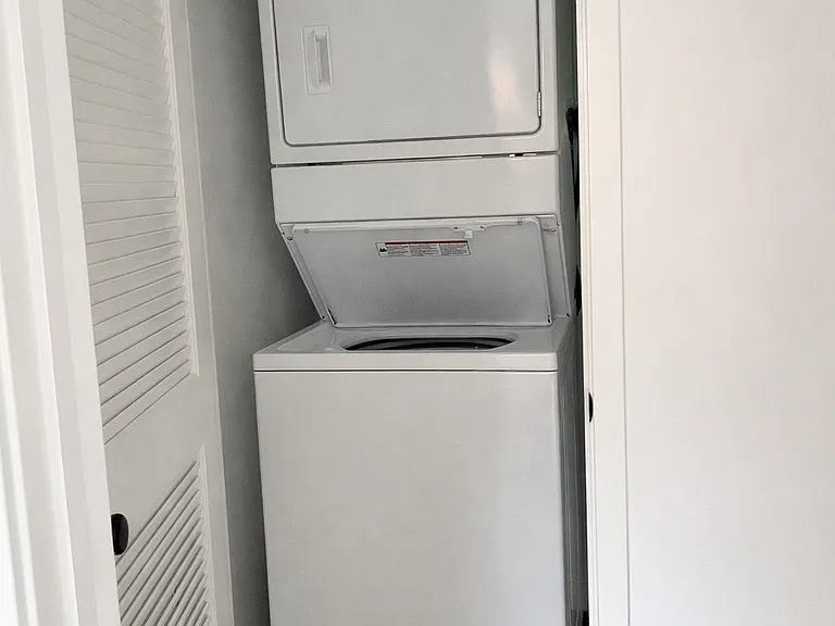 1615 Phillips Ln — Photo 24