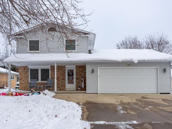 705 S 4th St, Maquoketa, IA 52060