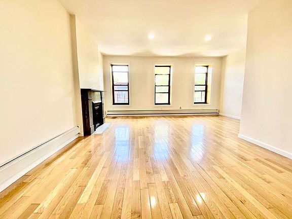 4th image of 702 De Graw St #3