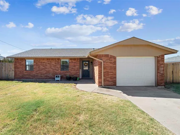 214 Cherokee St, Geronimo, OK 73543