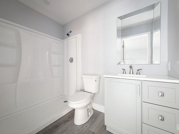 5th image of 924 Knotts St