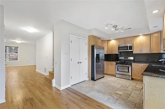 3 bed, 2.5 bath, 2000 sqft, $4,400 — Photo 4