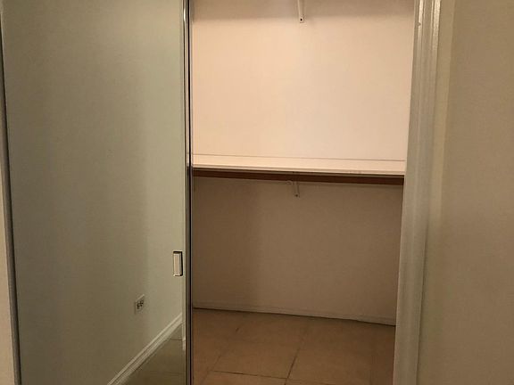 5th image of 3238 W Le Moyne St #G