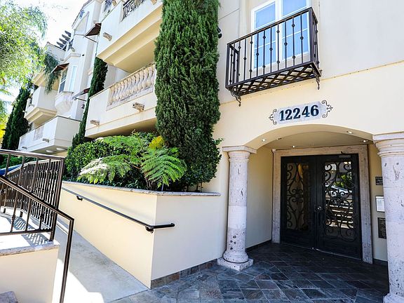 2nd image of 12246 Moorpark St APT 302