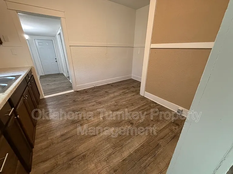 1213 N Alabama Ave — Photo 5