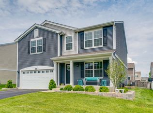 876 Sterling Heights Dr, Antioch, IL 60002