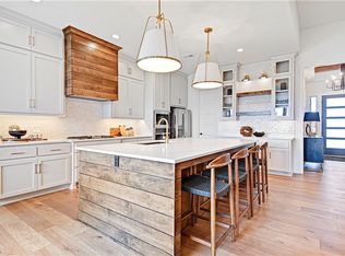 17401 Parkhill St, Overland Park, KS 66221