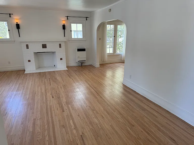 1042 S Hudson Ave #1/2 — Photo 6