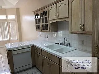 3 bed, 2.0 bath, 1605 sqft, $1,700 — Photo 4