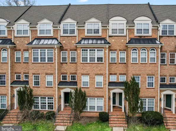 9808 Pickens Pl, Manassas Park, VA 20111